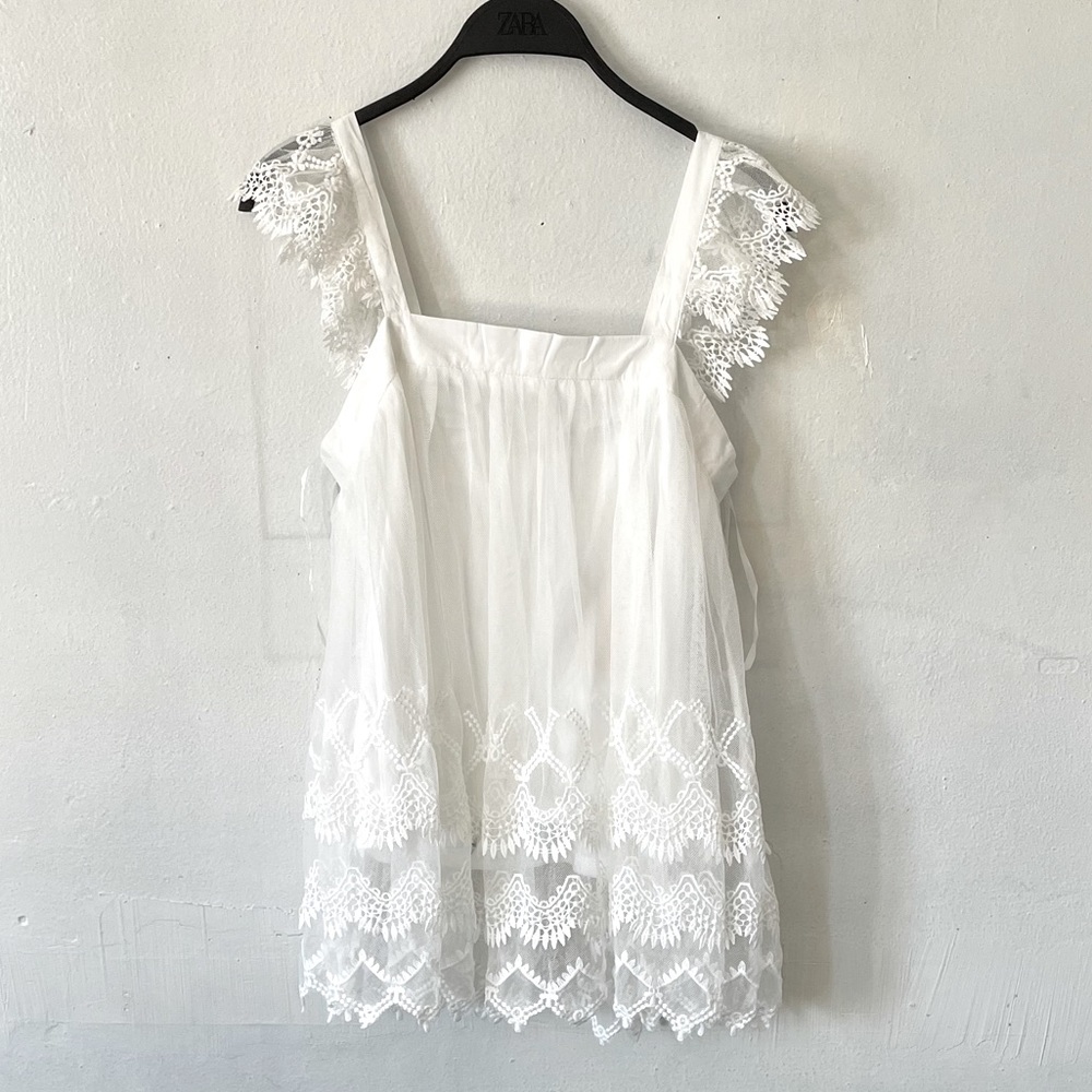 Love J  tulle embroidery top